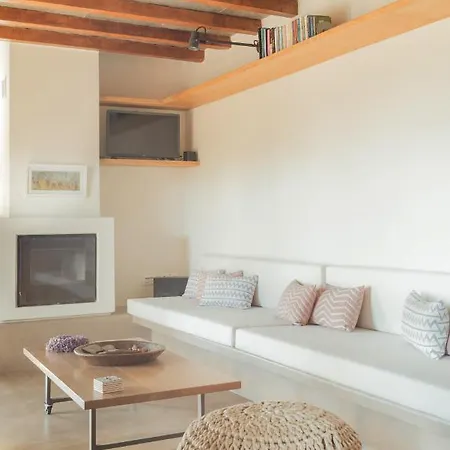 Avdos Olive House, Off-grid Cycladic Retreat