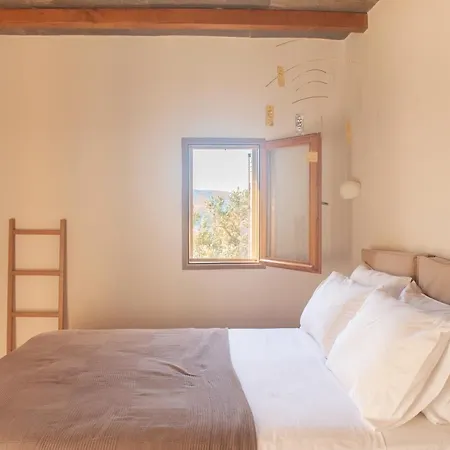 Avdos Olive House, Off-grid Cycladic Retreat Ferienhaus Agios Romanos